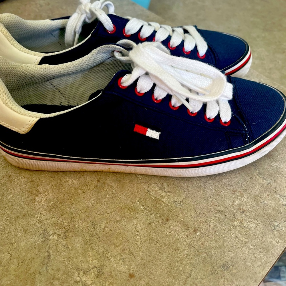 Tommy Hilfiger like new sneakers